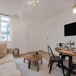 Stylish 2 Bedroom Apartment In Central London