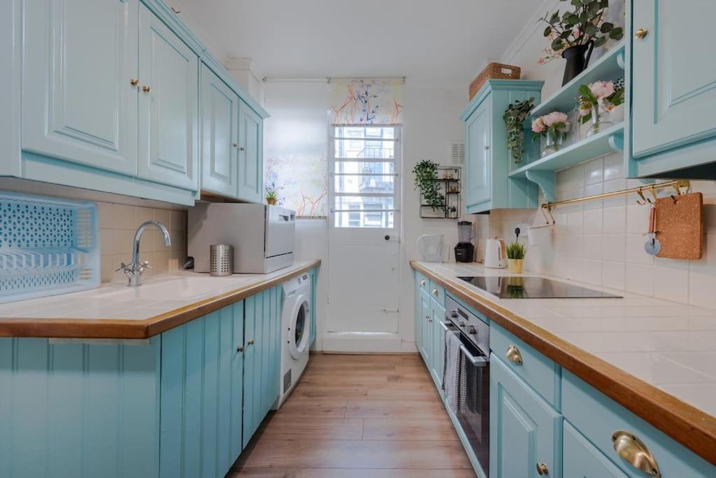 Stylish 2 Bedroom In Central Londra